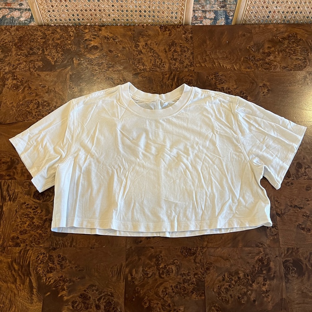 Lululemon Athletica cropped tee